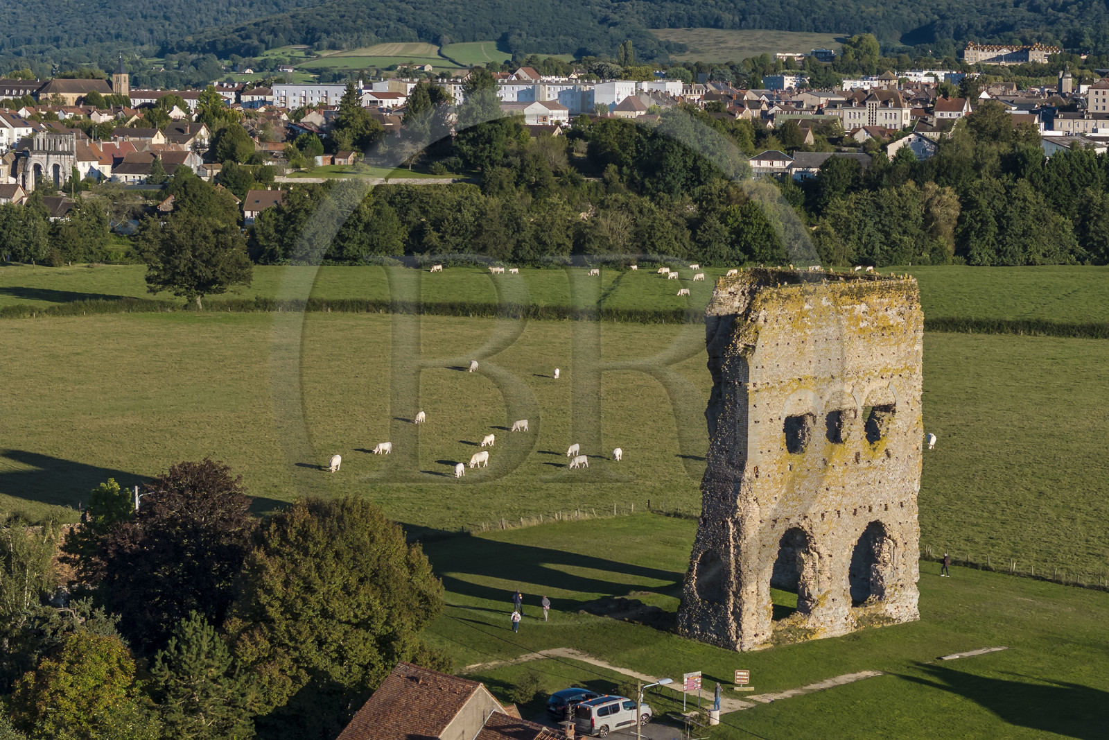 France, Saône-et-Loire (71), Autun, le temple gallo-romain dit de Janus dont la première construction remonte à l’époque gauloise au IIIe siècle av. JC (vue aérienne)