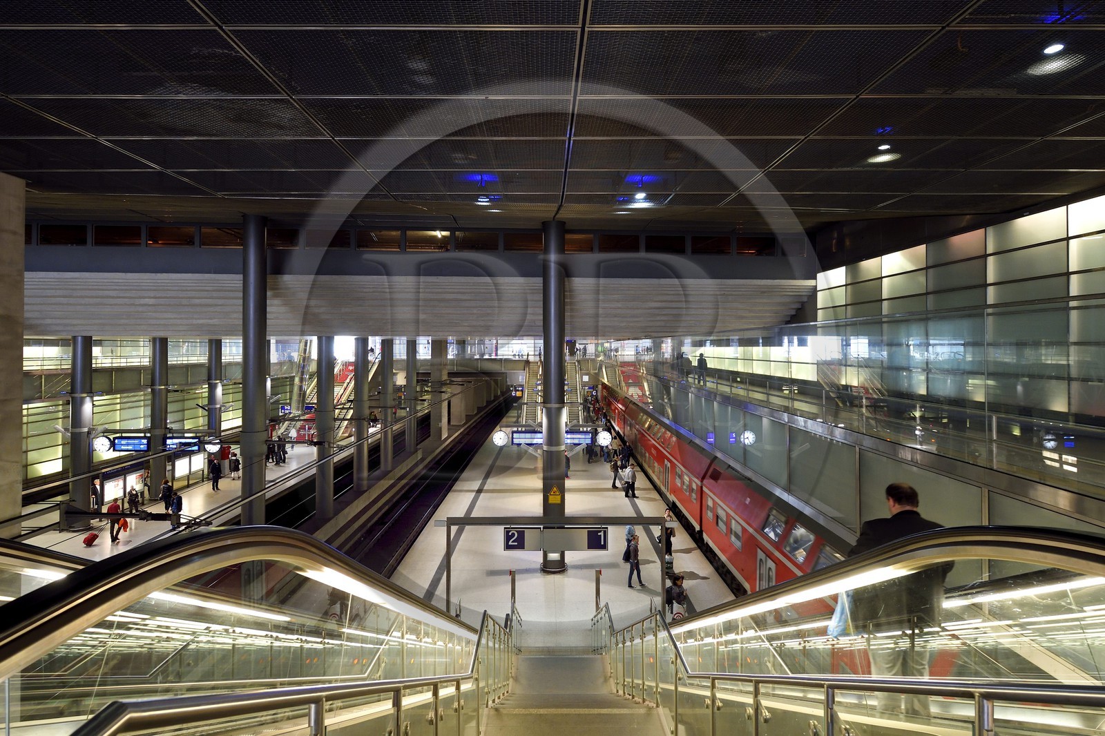 Allemagne, Berlin, Potsdamer Platz, accès à la station de metro U Bahn et gare Allemagne, Berlin, Potsdamer Platz, accès à la station de metro U Bahn et gare
