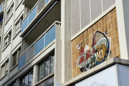 France, Var, Toulon, district of the commercial port, decorative fresco at the corners of buildings