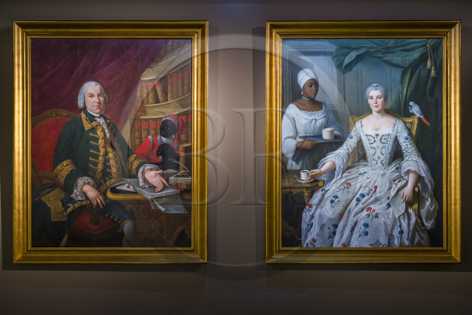 France, Loire-Atlantique (44), Nantes, quartier du Bouffay, le chateau des Ducs de Bretagne, Musée d'histoire de Nantes, salles consacrées à la traite négrière, portraits de Dominique et Marguerite Deurbroucq (XVIIIème siècle) et leurs servants qui vivent en esclavage
