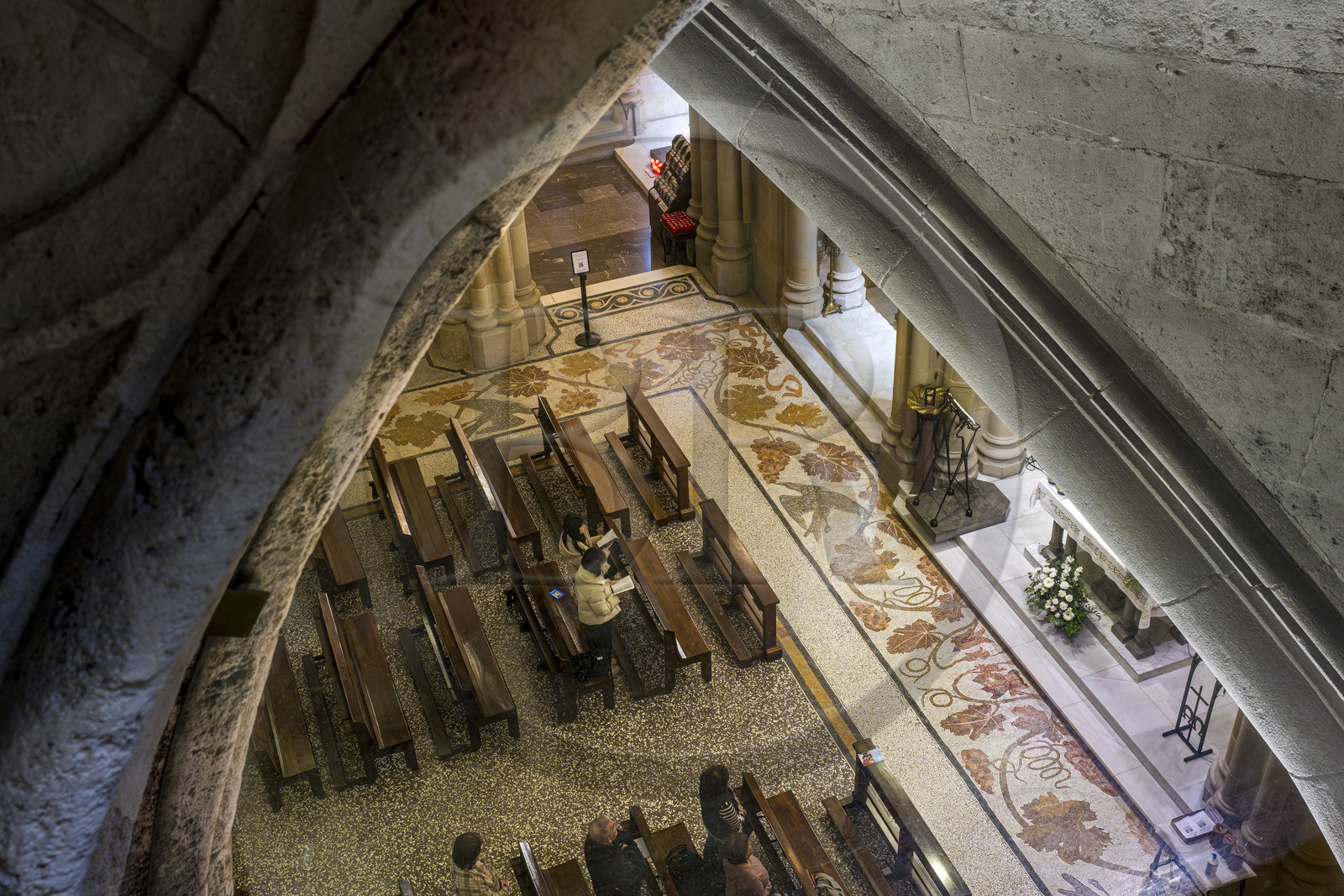 Espagne, Catalogne, Barcelone, quartier de l'Eixample, basilique de la Sagrada Familia de l'architecte du modernisme catalan Antoni Gaudi classée Patrimoine Mondial de l'UNESCO, la crypte de style néo-gothique sert d’église paroissiale