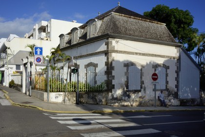 France, Ile de la Reunion, Saint-Pierre, la maison Adam de Villiers ou maison Sanglier à l'angle des rues Marius-Ary Leblond et Barquisseau, une des plus anciennes de la ville (entre 1770 et 1780)