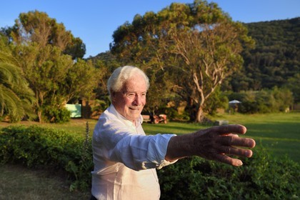 France, Var (83), Iles d'Hyères, Parc national de Port Cros, Ile de Port-Cros, Pierre Buffet né en 1930 dirige l'Hotel du Manoir depuis les années 1960