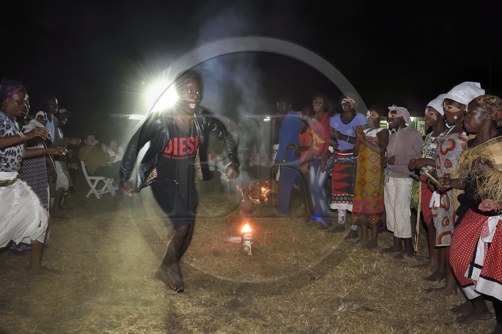 Gabon, province de Ogooué- Maritime, Omboué, région du Loango, danses traditionnelles Nkomi (Myènè)