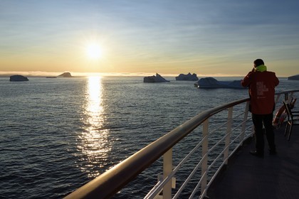 Groenland, cote Nord-Ouest, Murchison sund, icebergs au large de Ile de Kiatak ou Northumberland depuis le bateau de croisière MS Fram de la compagnie Hurtigruten
