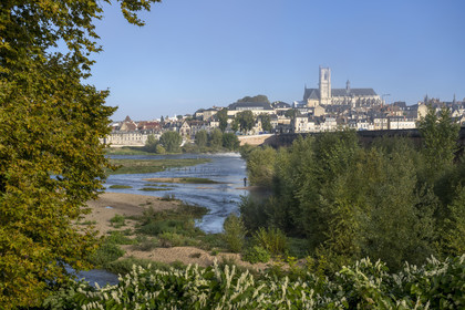 France, Nièvre, Nevers, the Loire downstream from the Pont de la Loire and the Saint-Cyr-et-Sainte-Julitte cathedral in the background