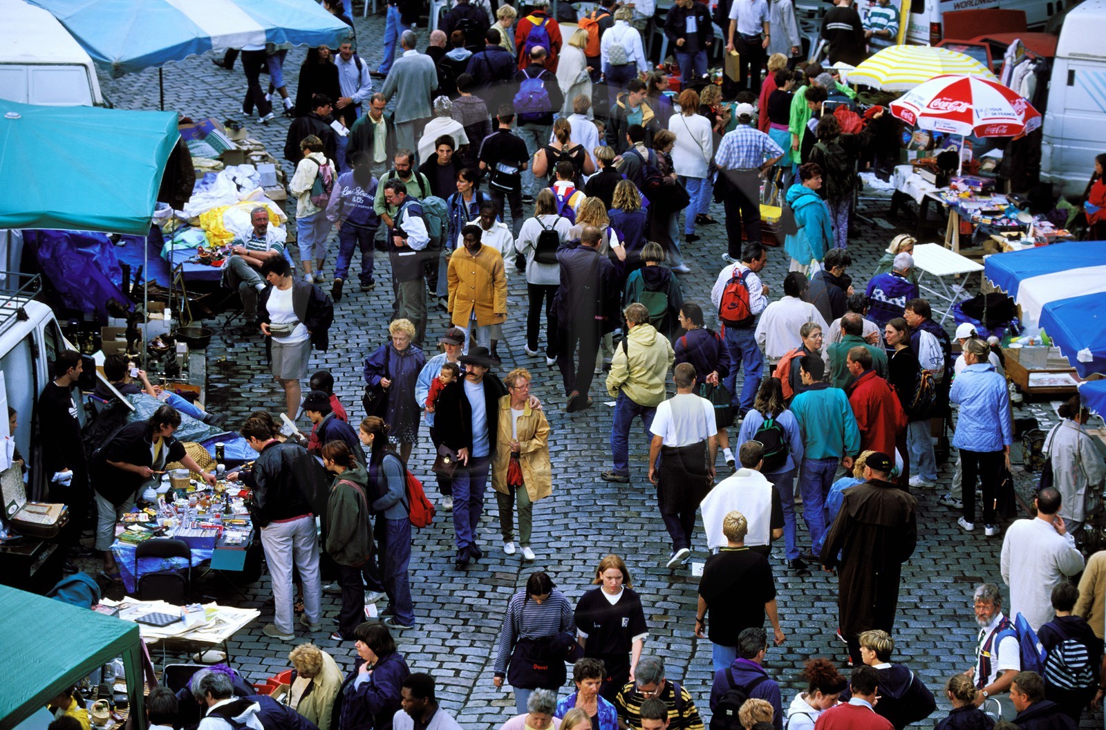France, Nord (59), Lille, la Braderie de Lille, la foule arpente le pavé de la place de Paris