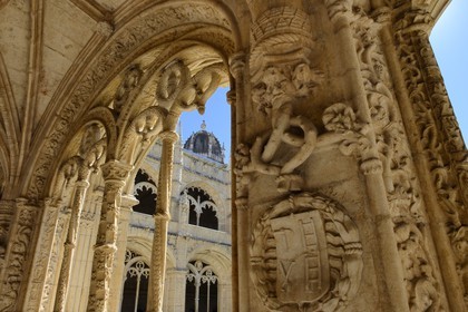 Portugal, Lisbonne, Bélem, Monastere des Hiéronymites (Mosteiro dos Jerónimos), classé Patrimoine Mondial de l'UNESCO, le cloitre, détail des arcades