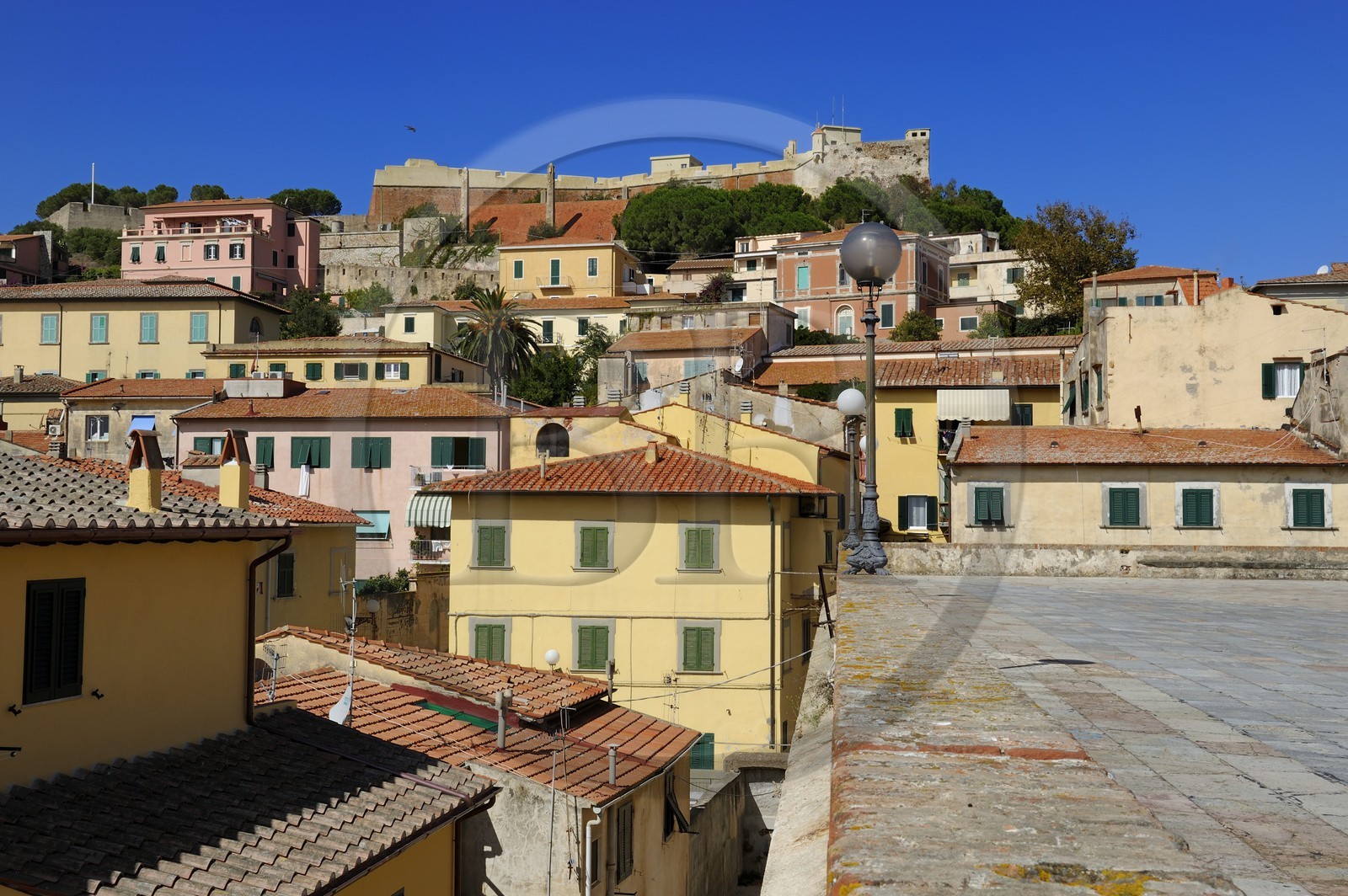 Italie, Toscane, l’Ile d’Elbe, Portoferraio et la forteresse Médicis en hauteur