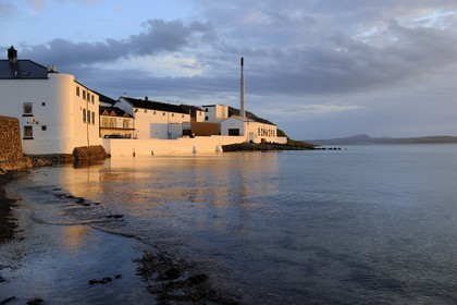 United Kingdom, Scotland, Inner Hebrides, Islay Island, Bowmore, the Bowmore Scotch whisky distillery on the eastern shore of Loch Indaal