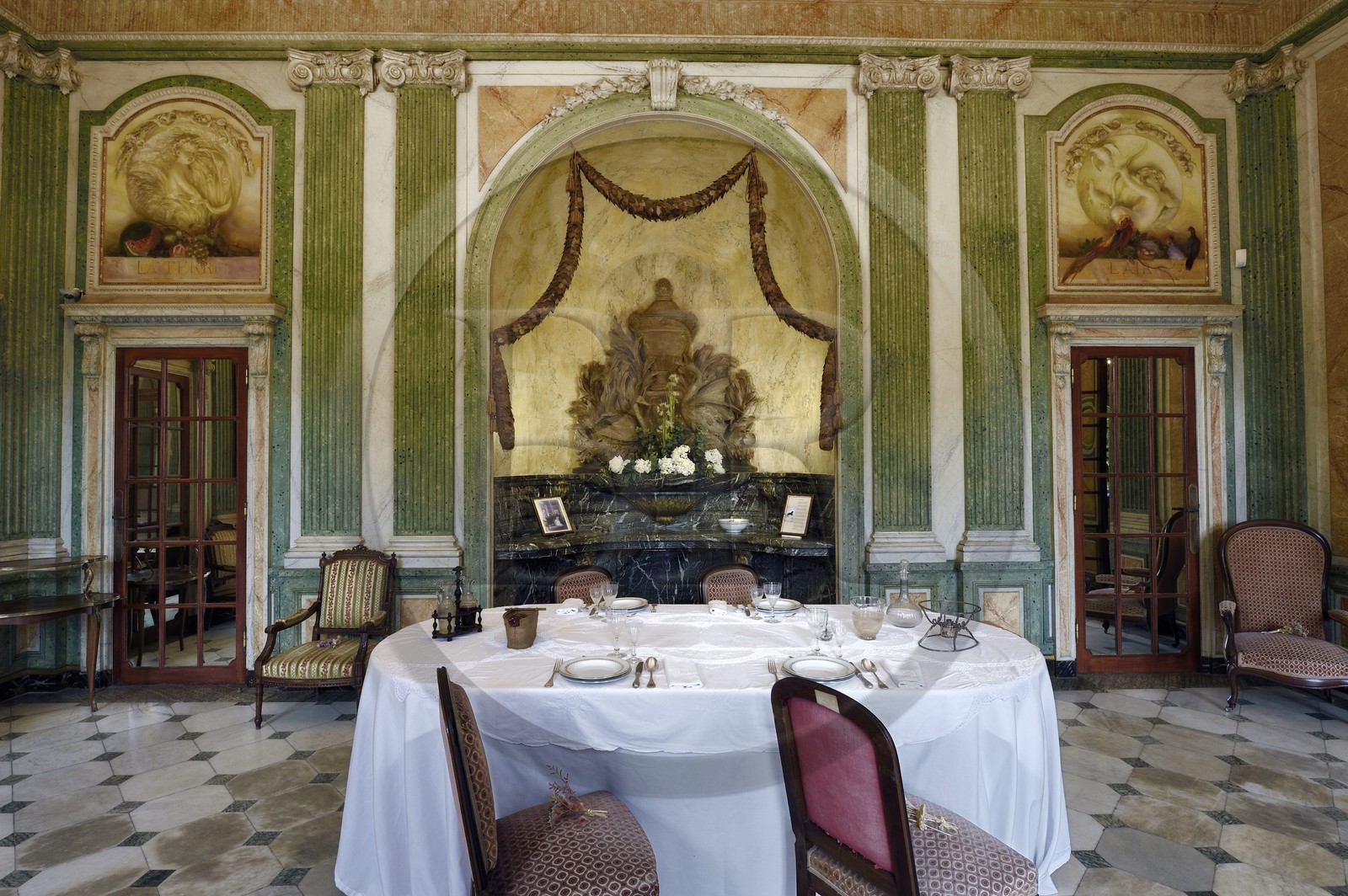 France, Pyrénées-Atlantiques (64), Pays-Basque, Cambo-les-Bains, la Villa Arnaga, musée et maison d'Edmond Rostand, la salle à manger de réception