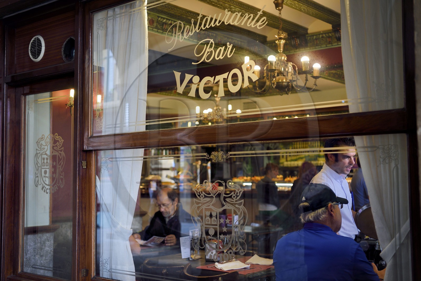 Espagne, Pays basque espagnol, Biscaye, Bilbao, Casco Viejo (vieille ville), Bar-restaurant de la plaza Nueva