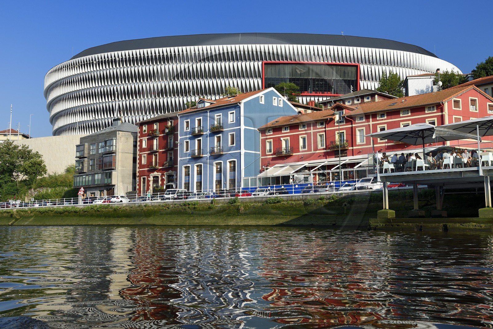Espagne, Pays basque espagnol, Biscaye, Bilbao, le Stade San Mamés (2013) par l'architecte Norman Foster en bordure du Ria de Bilbao