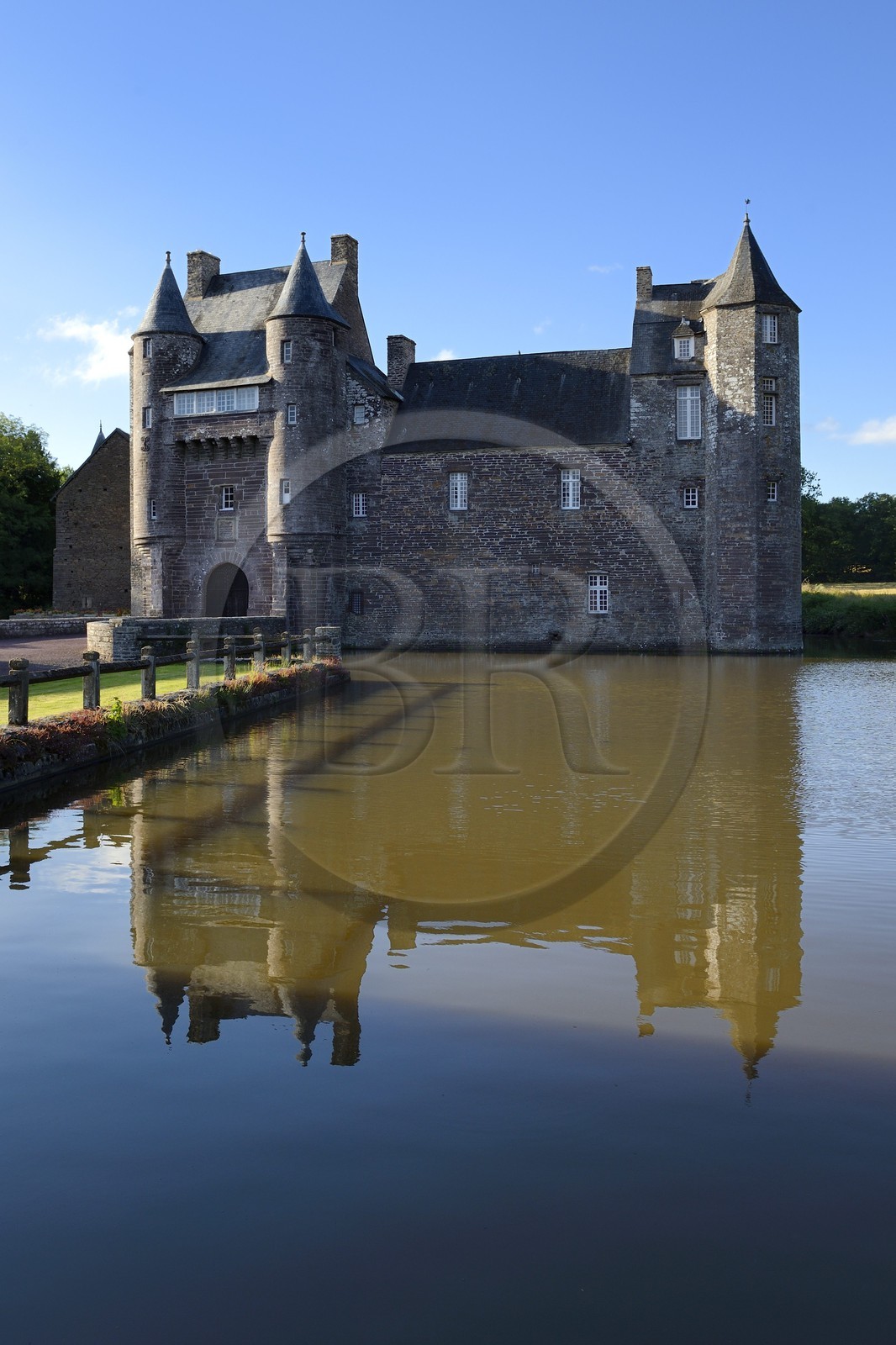 France, Morbihan (56), forêt de Brocéliande, château de Trécesson, lieu de la légende de la Dame Blanche