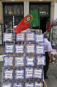 Portugal, région du Minho, Braga, vente d'azulejos souvenirs