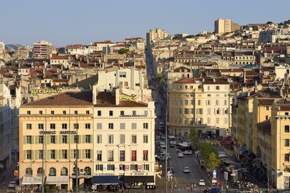 France, Bouches-du-Rhône (13), Marseille, rue Breteuil qui donne sur le Vieux Port