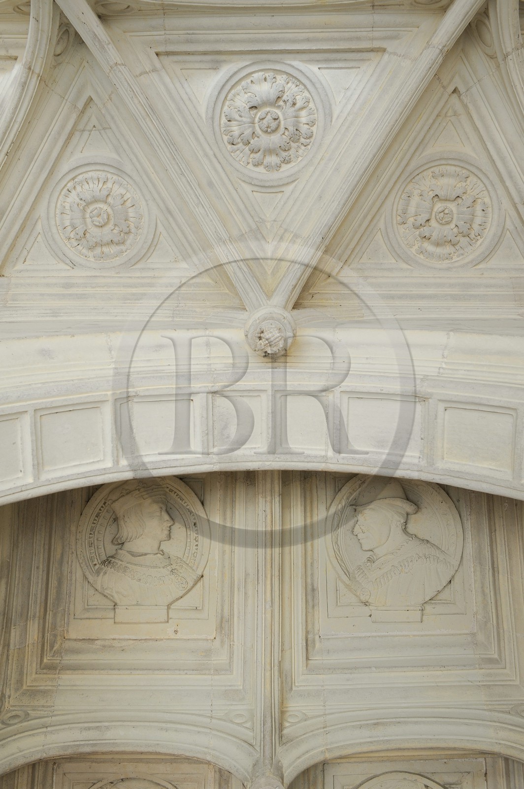 France, Indre-et-Loire (37), Vallée de la Loire classée Patrimoine Mondial de l' UNESCO, château d' Azay-le-Rideau, détail du plafond de l'escalier d'honneur