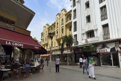 Morocco, Casablanca, place du 16 novembre et rue du Prince Moulay Abdallah, Bennarosh building facing the Baille building with the Café de la Choppe
