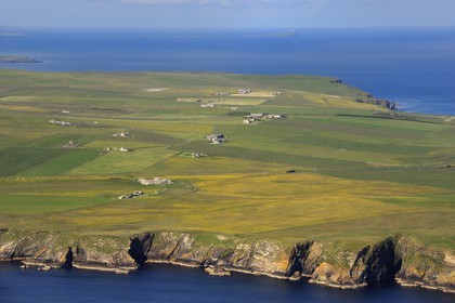 Royaume-Uni, Ecosse, Iles Orcades, Ile de South Ronaldsay, champs et fermes éparses (vue aérienne)