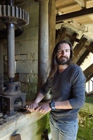 France, Charente (16), Bassac, moulin de Bassac, Cyprien Aoutin y fabrique farine, pains et pates à l’ancienne