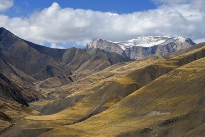 Azerbaijan, Quba (Guba) region, Greater Caucasus mountain range facing the village of Khinalug (Xinaliq)