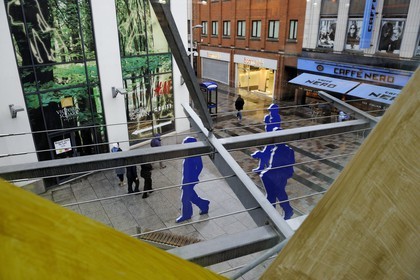 United Kingdom, Northern Ireland, Belfast, sculptures at the entrance of Victoria Square commercial center on Ann Street