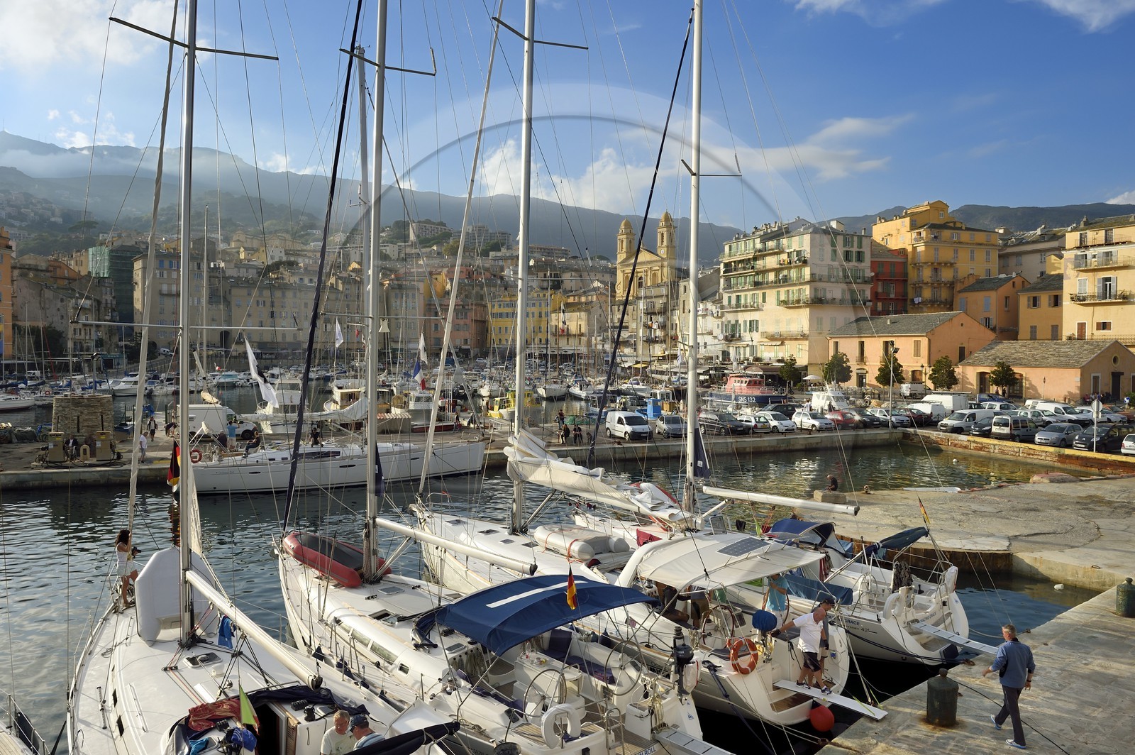 France, Haute-Corse (2B), Bastia, quartier de Terra-Vecchia, le Vieux-Port dominé par l'église Saint-Jean-Baptiste
