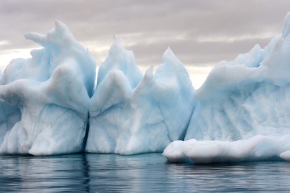 Groenland, cote Nord-Ouest, mer de Baffin, iceberg dans Inglefield Fjord vers Qaanaaq