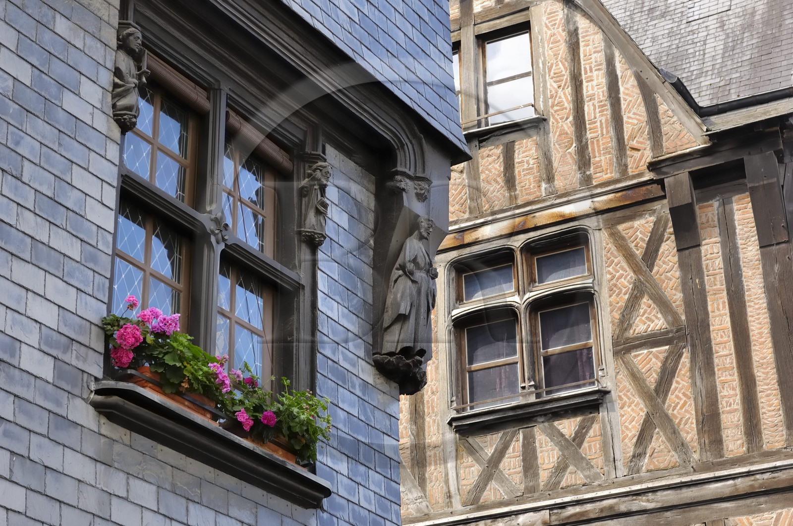 France, Indre et Loire, Tours, Place Plumereau, house at the corner of the rue de la Monnaie