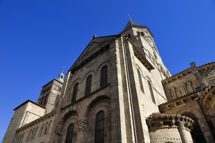 France, Puy-de-Dôme (63), Clermont-Ferrand, basilique Notre-Dame-du-Port de style roman auvergnat, classée Patrimoine Mondial de l'UNESCO au titre des Chemins de Saint-Jacques-de-Compostelle en France