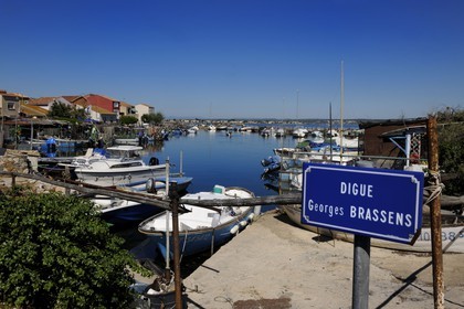 France, Hérault (34), Sète, quartier de la Pointe Courte, village de pêcheurs donnant sur l'étang de Thau, le quai Georges Brassens