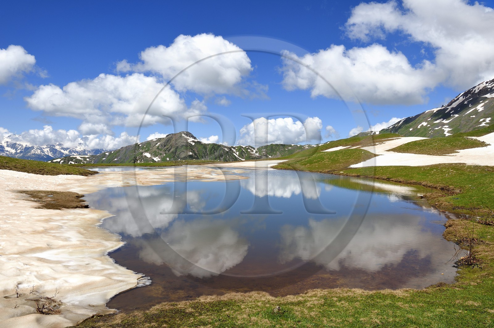 Géorgie, Haute Svanétie (Zemo Svaneti), Mestia, le lac Koruldi sur les contrefort du mont Ouchba (Ushba)