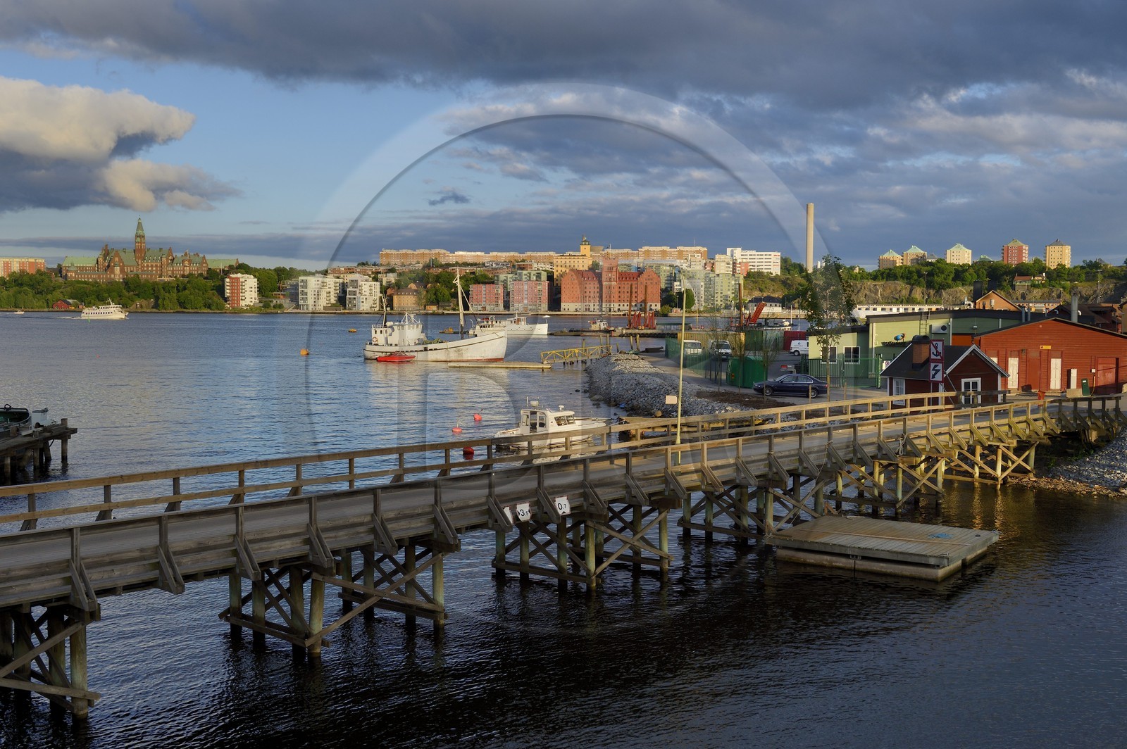 Sweden, Stockholm, the bridge leading over to Beckholmen island and the district of Saltsjöqvarn in the background