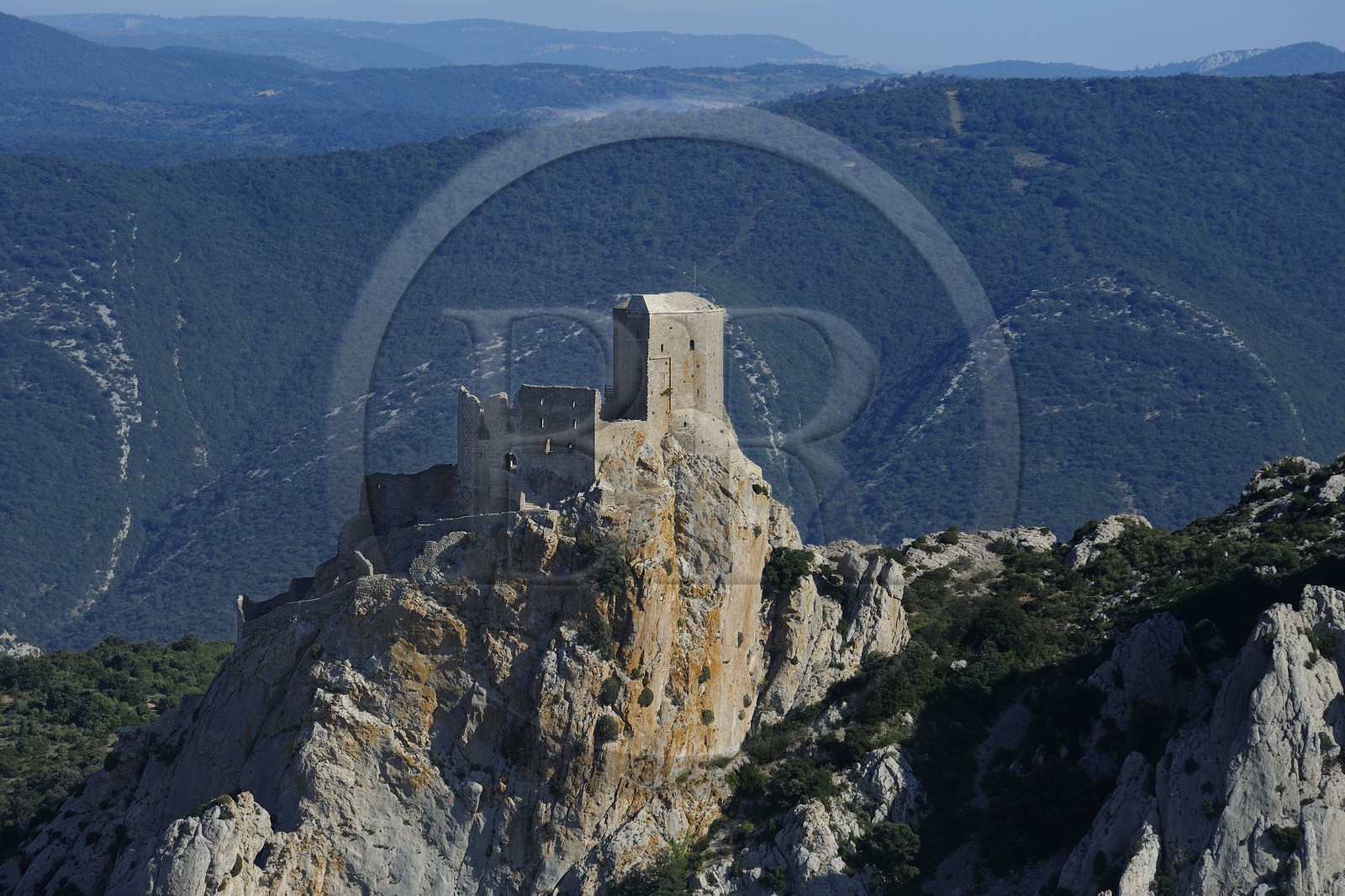 France, Aude (11), Pays Cathare, le château de Quéribus (vue aérienne)