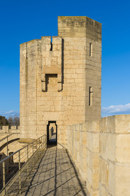 France, Gard (30), Aigues-Mortes, Tour de la Porte des Cordeliers et chemin de ronde sur les remparts est