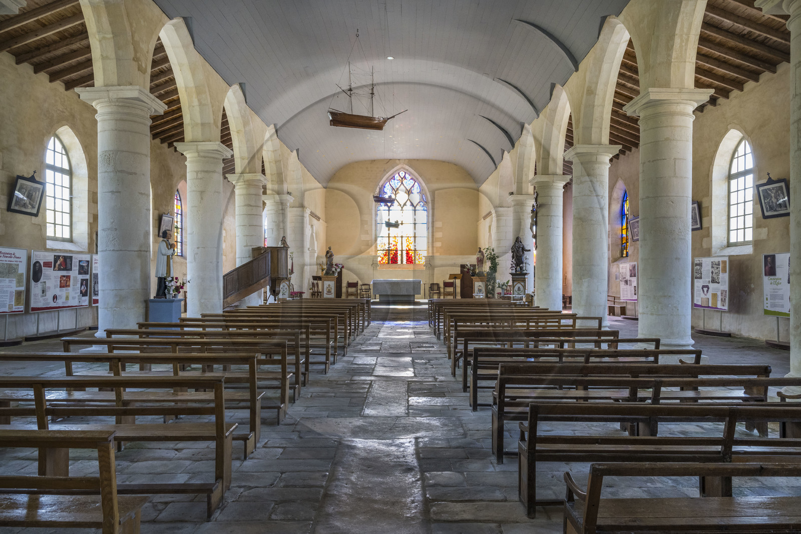 France, Charente-Maritime (17), Saintonge, Marennes-Hiers-Brouage, citadelle de Brouage, labellisé Les Plus Beaux Villages de France, nef de l'église Saint-Pierre-et-Saint-Paul dont les origines remontent au début du XIème siècle
