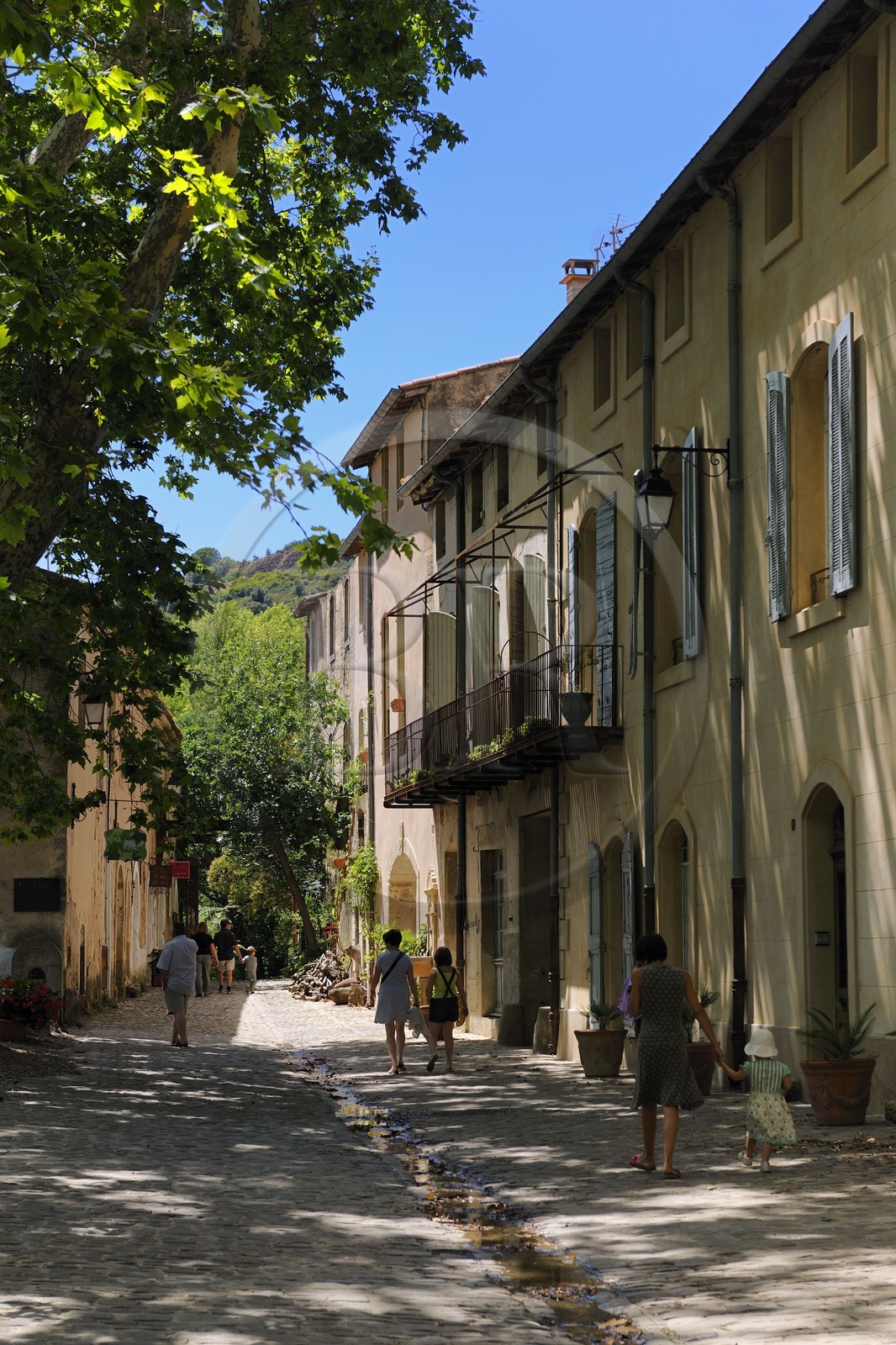 France, Hérault (34), Villeneuvette, ancienne manufacture royale, la Grand-Rue et ses batiments du 17ème siècle France, Hérault (34), Villeneuvette, ancienne manufacture royale, la Grand-Rue et ses batiments du 17ème siècle