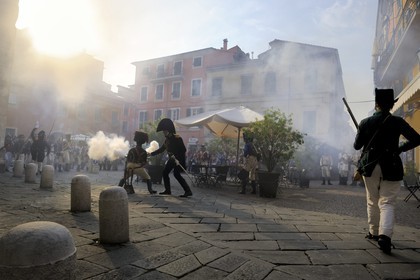 Italy, Liguria, Sarzana, Napoleon Festival, street battles between french soldiers of the Grand Armée and austrian soldiers in Via Lancilotto Cattani in the old town