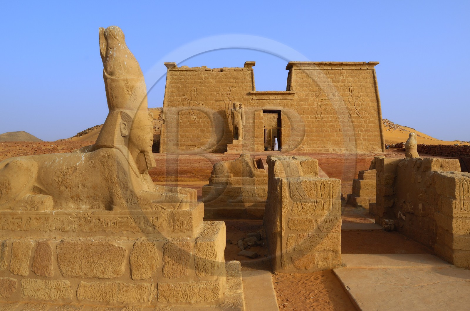 Egypte, Haute Egypte, Lac Nasser, désert de Nubie, temple de Ouadi es-Seboua ou vallée des lions