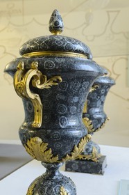 France, Haute-Corse (2B), Corte, Musée de Corse, vase ornementale fait dans de la diorite orbiculaire (Petra Ucchjata)