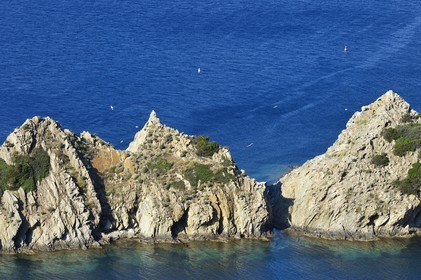 France, Var (83), Iles d'Hyères, Parc national de Port Cros, Ile de Port-Cros, plage de la Palud, le rocher du Rascas