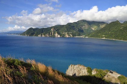 Caraïbes, Ile de la Dominique, la baie de Soufrière depuis la péninsule de Cachacrou à Scotts Head