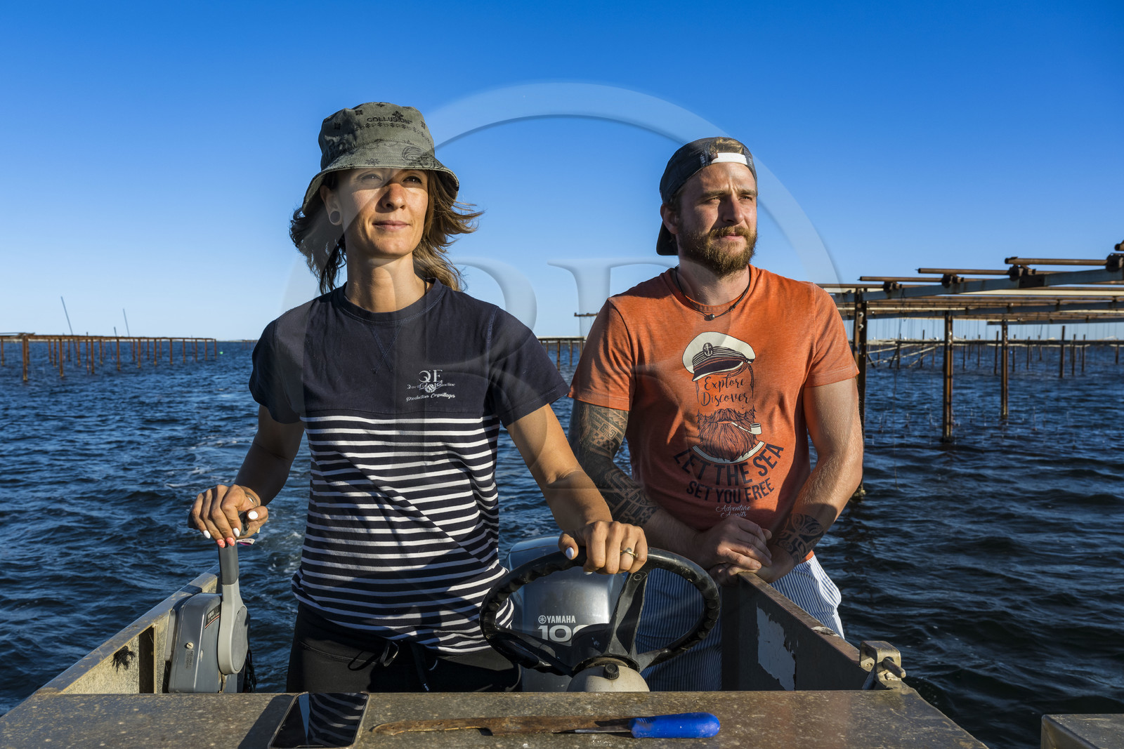 France, Hérault (34), Etang de Thau, Mèze, les producteurs de coquillages Quentin et Emmeline