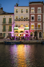 France, Hérault (34), Sète, Canal royal dans le Cadre royal, suites d'artistes The Marcel au-dessus de l'ancien cinéma le Rio sur le quai Léopold Suquet