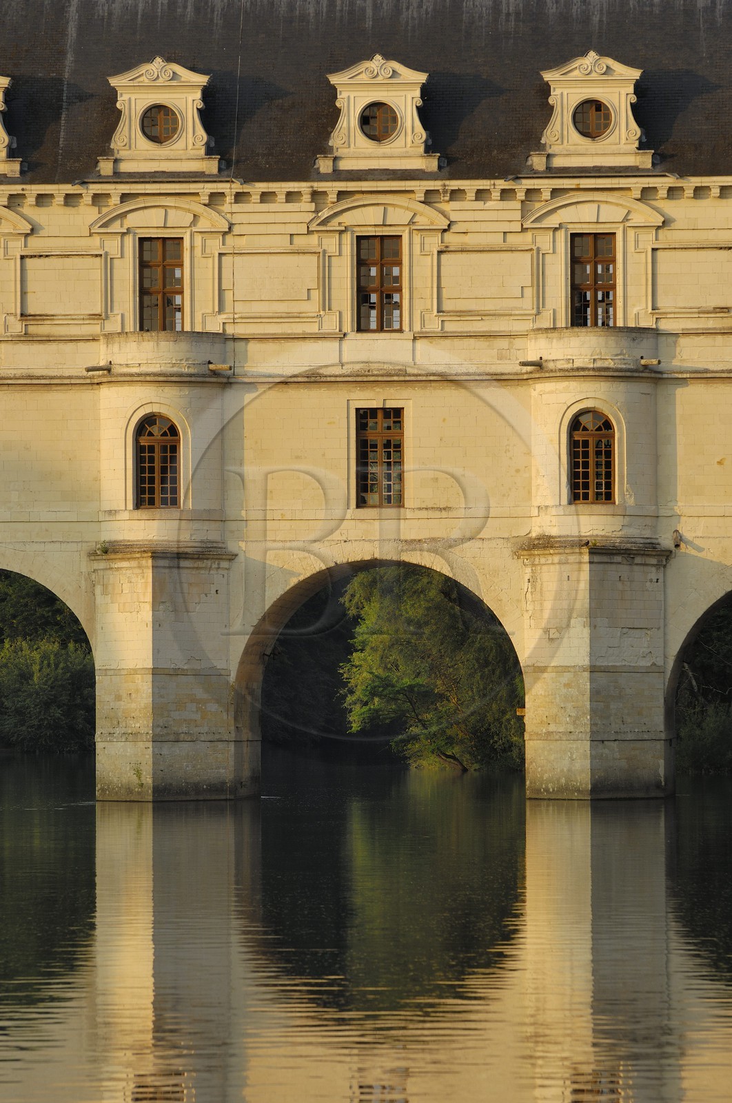France, Indre-et-Loire (37), château de Chenonceau de style Renaissance qui enjambe le Cher, édifié de 1513 à 1521 France, Indre-et-Loire (37), château de Chenonceau de style Renaissance qui enjambe le Cher, édifié de 1513 à 1521