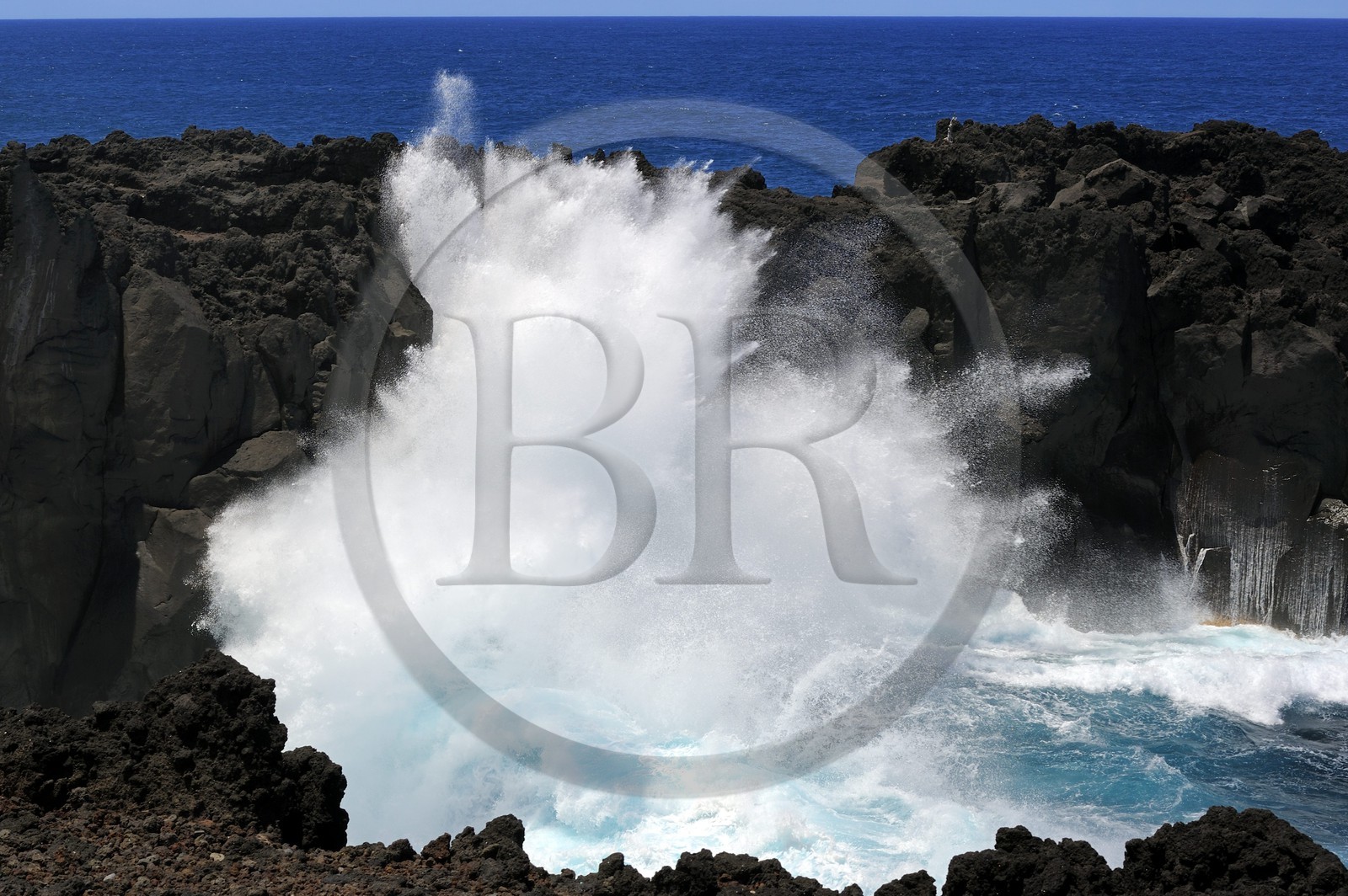 France, Ile de la Reunion, côte sud, Saint-Philippe, le Cap Méchant est situé le long d'une côte déchiquetée de roche volcanique frappée par la houle et typique de la région appelée Sud sauvage