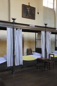 France, Saône et Loire (71), Louhans, l'Hôtel-Dieu, lit de malade