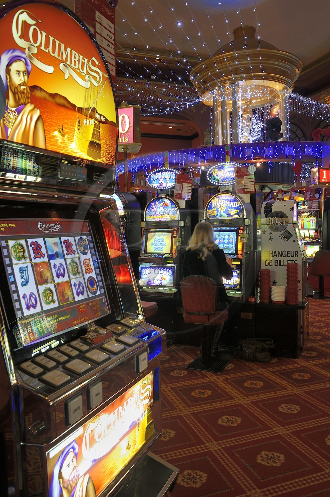 France, Calvados (14), Pays d'Auge, Deauville, Casino de Deauville (groupe Barrière), les machines à sous ou bandit manchot