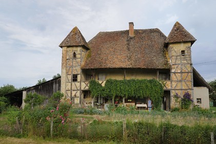 France, Saône et Loire (71), Sagy, la Ferme du Bailly ferme bressane traditionnelle à étage et colombage
