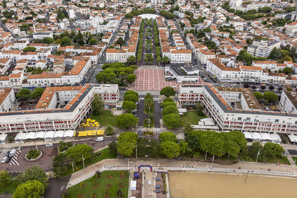 France, Charente-Maritime, Royan, the Front de Mer (seafront) building and in the center the boulevard Aristide Briand which goes up to the central market in the background (aerial view)